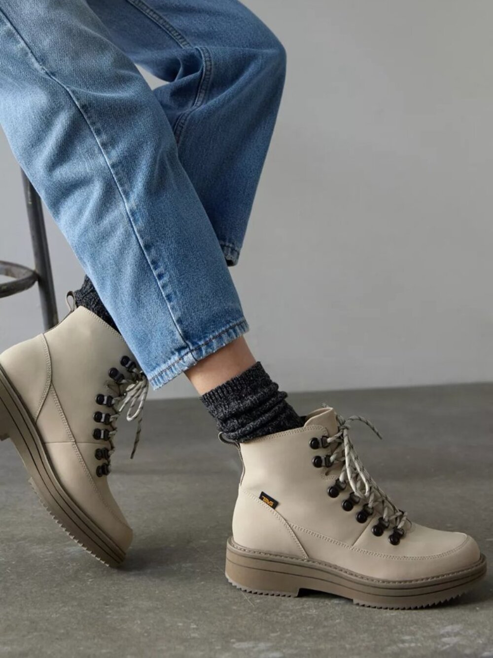 NWOT Teva Midform Hiking Boot Women’s 6.5 Beige Platform Lace Up Chunky Ankle